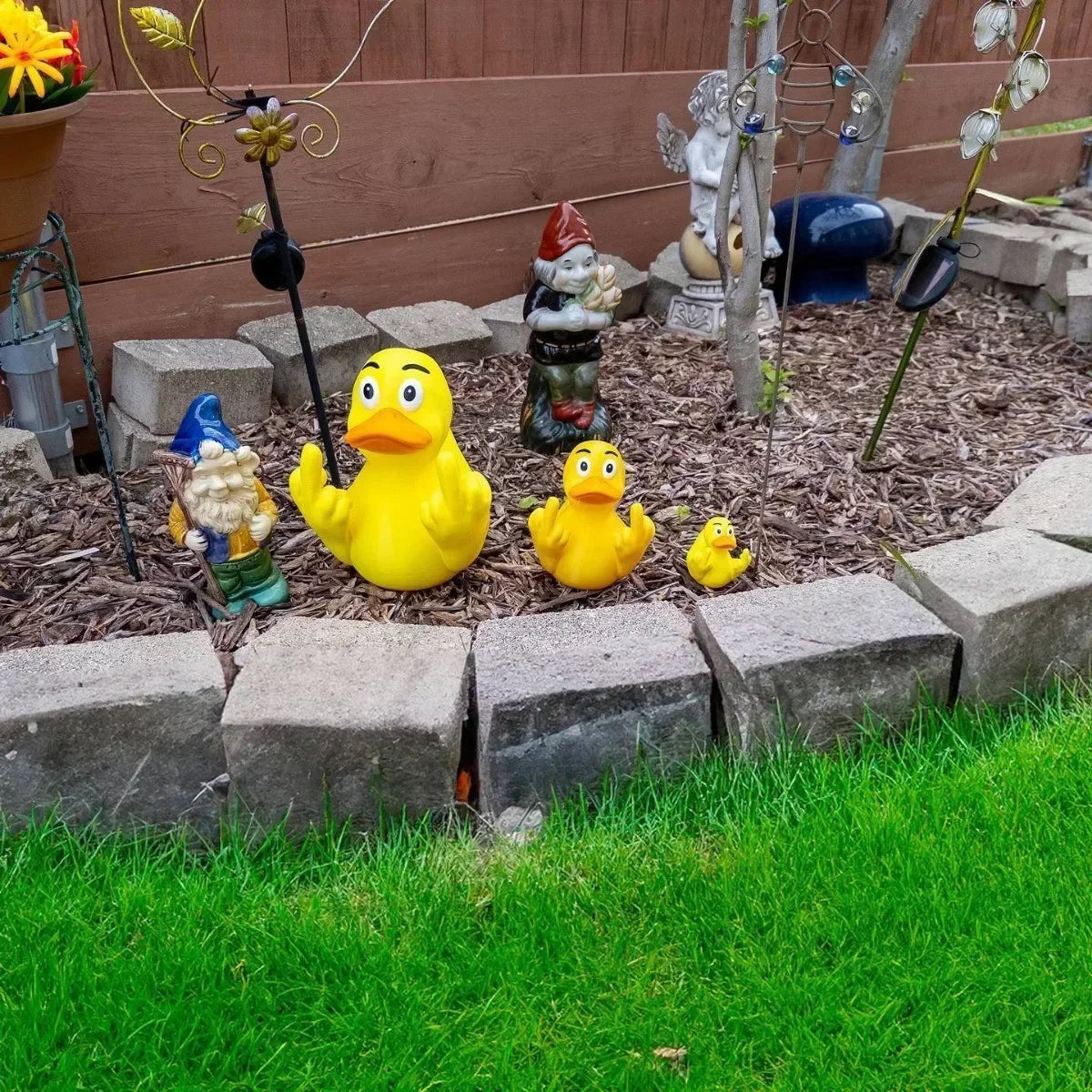 Funny Middle Finger Duck Home Statue Resin Mini Duck Garden Decoration Rustic Country Kitchen Decor Farm Animal Table Ornament